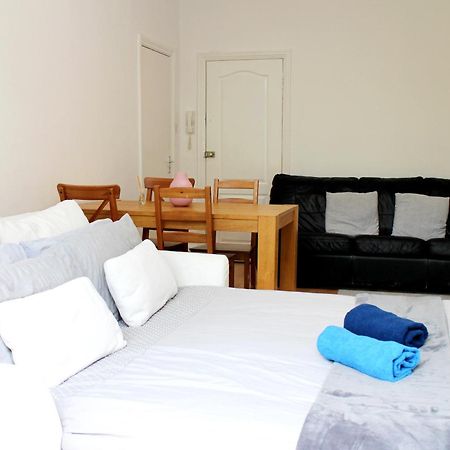 Large Garden Apartment On Golders Green High Road London Exterior foto