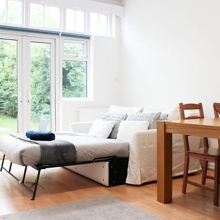 Large Garden Apartment On Golders Green High Road London Exterior foto