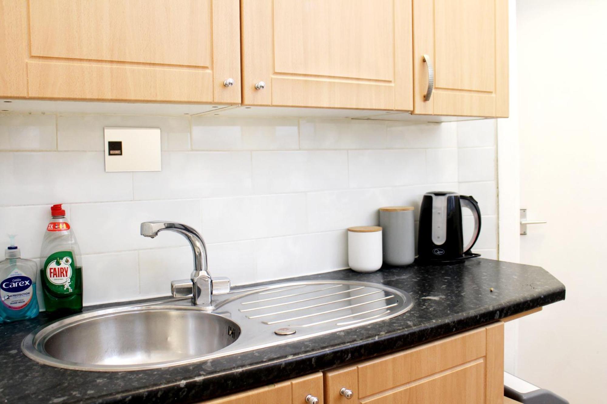 Large Garden Apartment On Golders Green High Road London Exterior foto