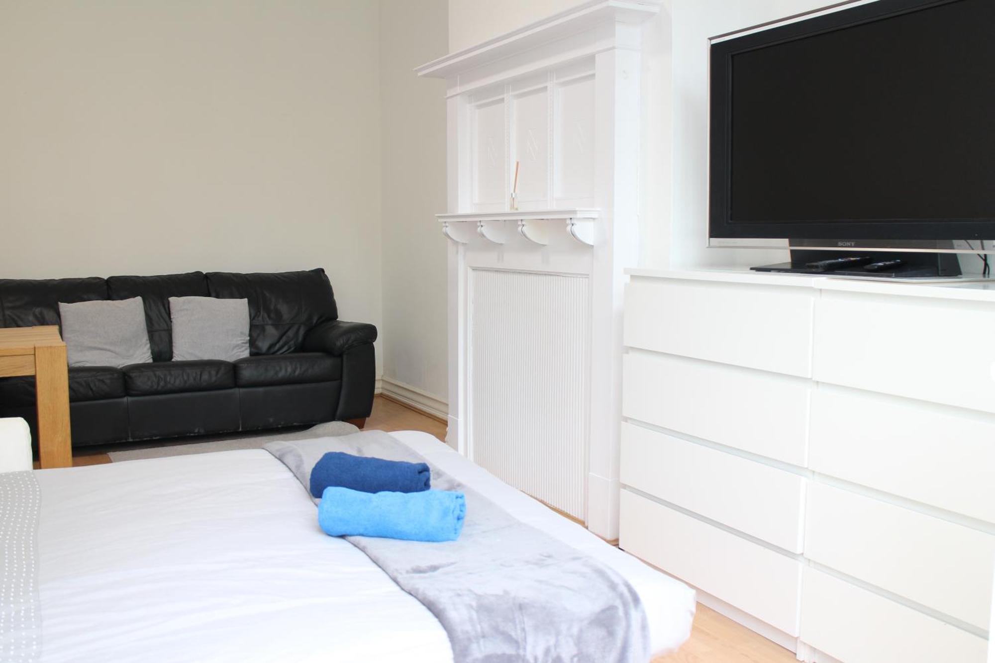 Large Garden Apartment On Golders Green High Road London Exterior foto