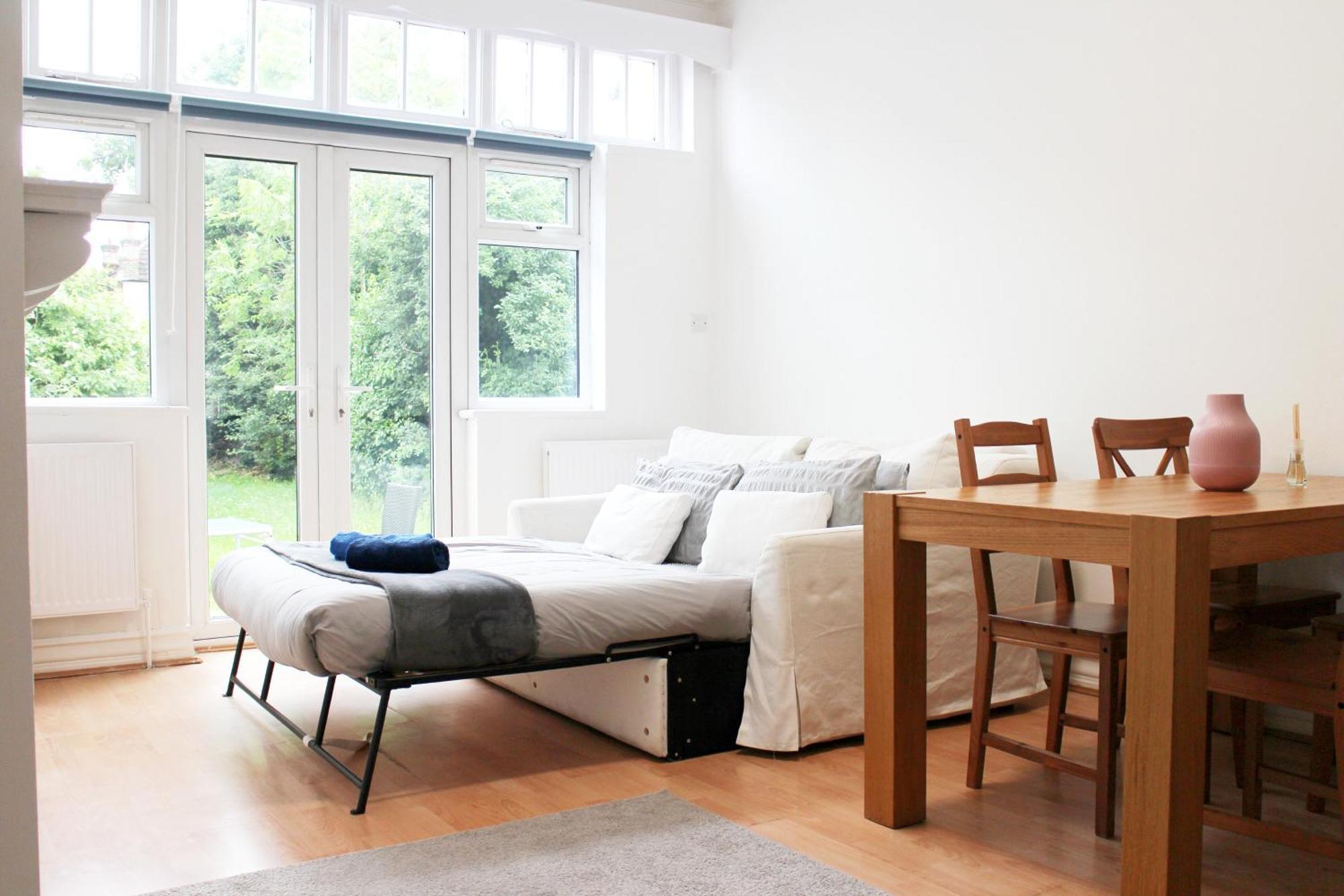 Large Garden Apartment On Golders Green High Road London Exterior foto
